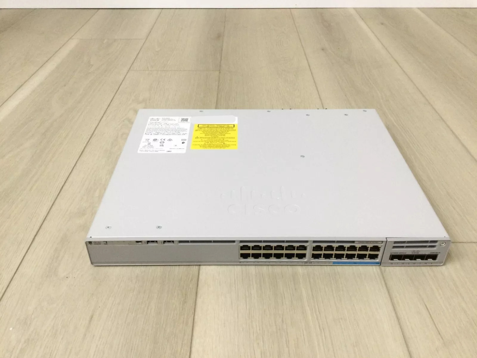 Cisco C9200-24PXG-E switch, 24x1Gb PoE+, 4x10Gb SFP+